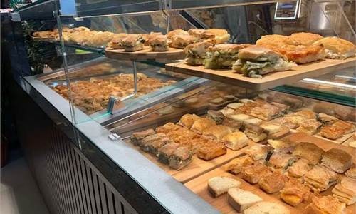 Cedesi attività di BAR via Nolana