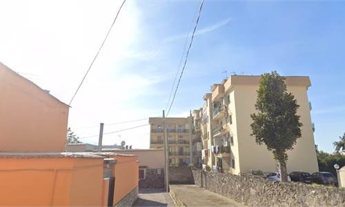 Ampio appartamento con box auto, uso investimento.